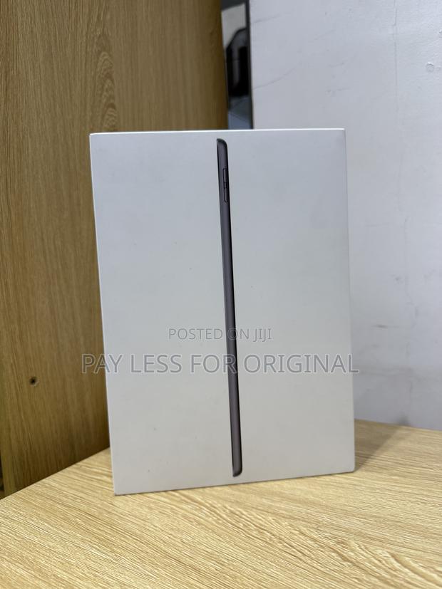 Apple iPad 10.2 (2021) 64 GB Silver · Photo 2