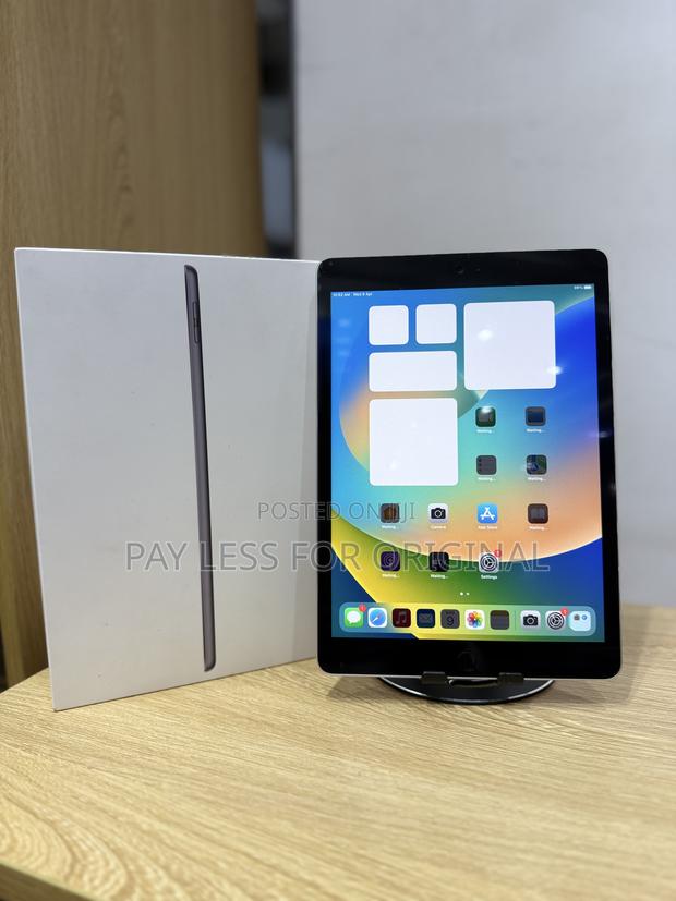 Apple iPad 10.2 (2021) 64 GB Silver · Photo 3