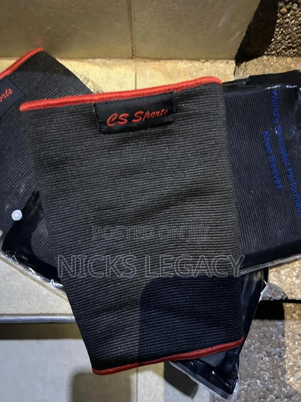 Performance Knee Sleeves · Photo 3