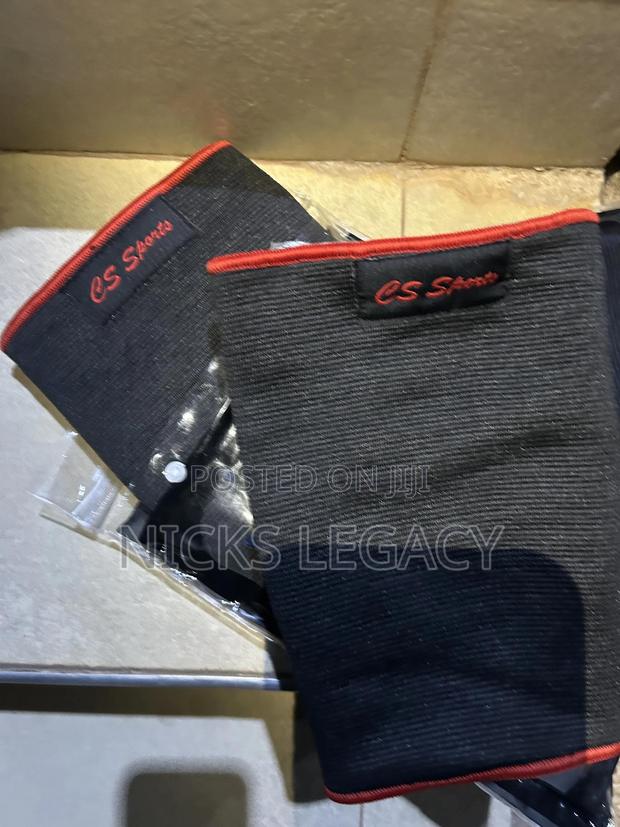 Performance Knee Sleeves · Photo 2