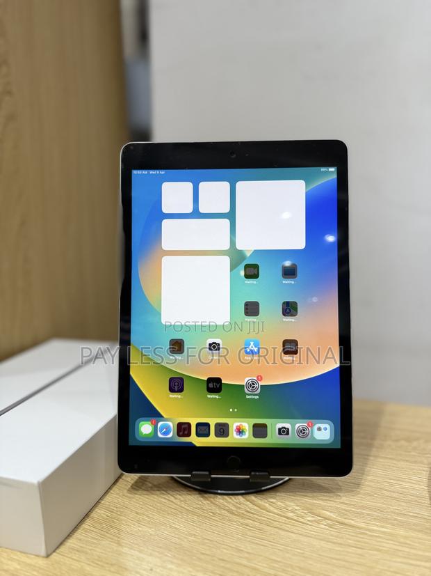 Apple iPad 10.2 (2021) 64 GB Silver · Photo 6