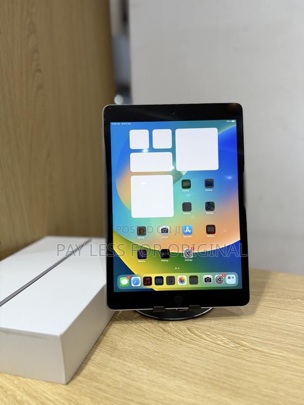 Apple iPad 10.2 (2021) 64 GB Silver · Photo 7