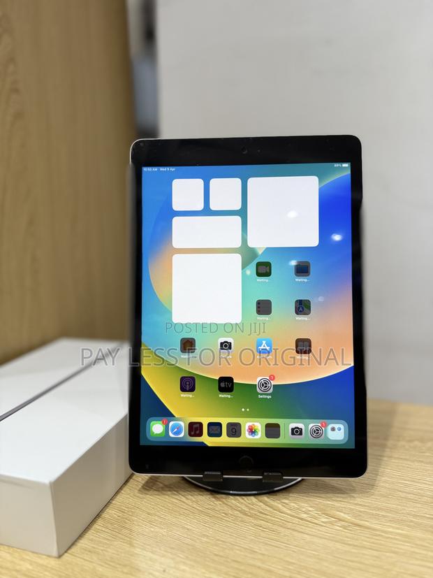 Apple iPad 10.2 (2021) 64 GB Silver · Photo 5