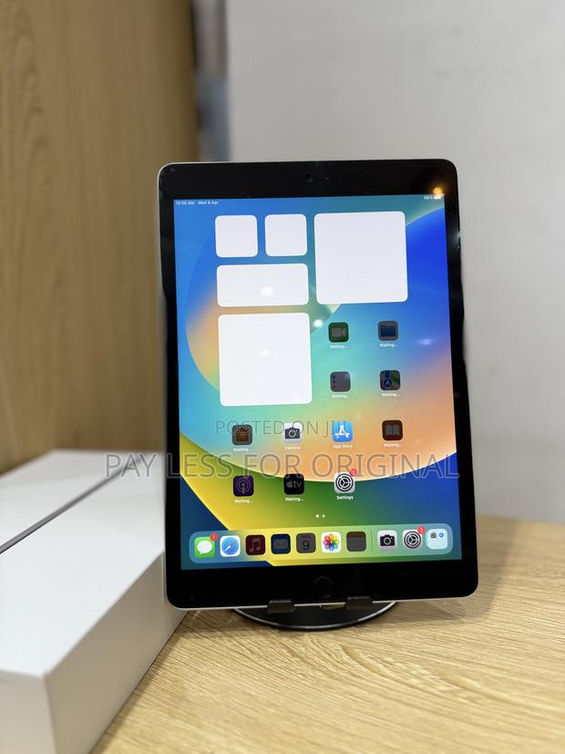 Apple iPad 10.2 (2021) 64 GB Silver · Photo 8
