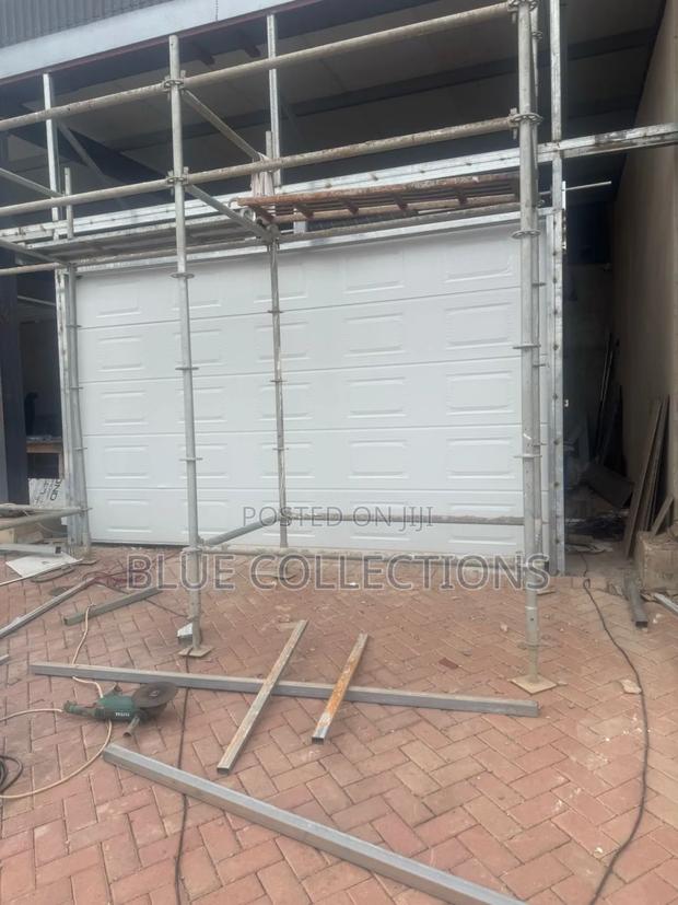 Stylish Automated Garage Door · Photo 2