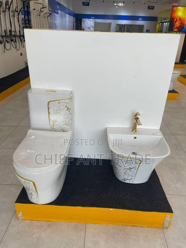 Toilet Seat Wc With Basin Gw06 · Photo 2