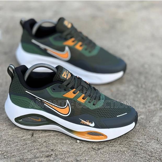 Nike Air Max Winflow Sneaker · Photo 2