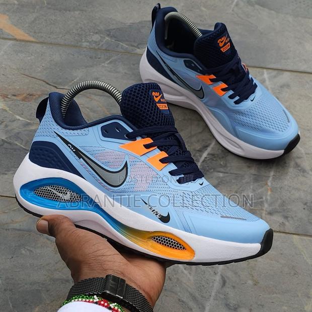 Nike Air Zoom Winflow V2 · Photo 2