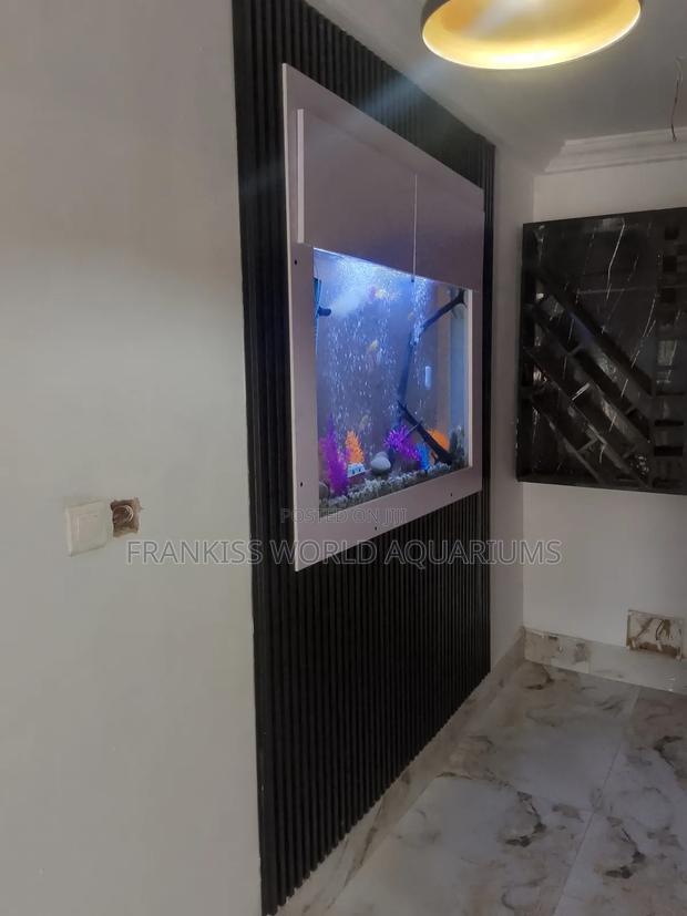 Wall Unit Aquarium · Photo 1