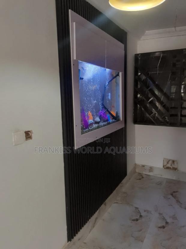 Wall Unit Aquarium · Photo 5