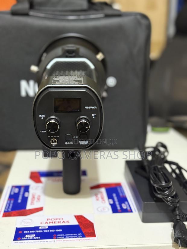 Neewer Ms150c RGBW Light · Photo 3