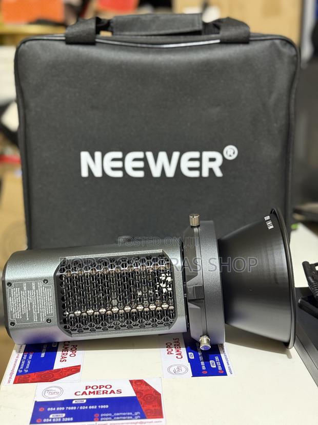 Neewer Ms150c RGBW Light · Photo 5