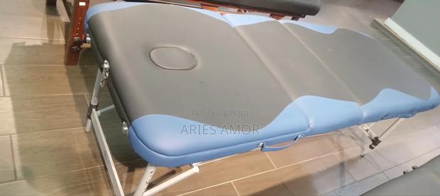 Massage Bed Metal Legs · Photo 2