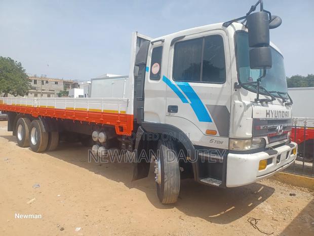 Hyundai Heavy-Duty Truck 14ton · Photo 1