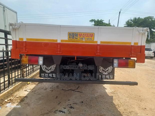 Hyundai Heavy-Duty Truck 14ton · Photo 5