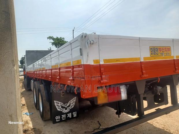 Hyundai Heavy-Duty Truck 14ton · Photo 8