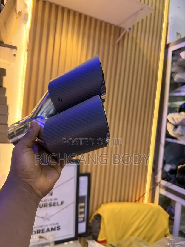 Original Carbon Fibre Double Exhaust Tips · Photo 1