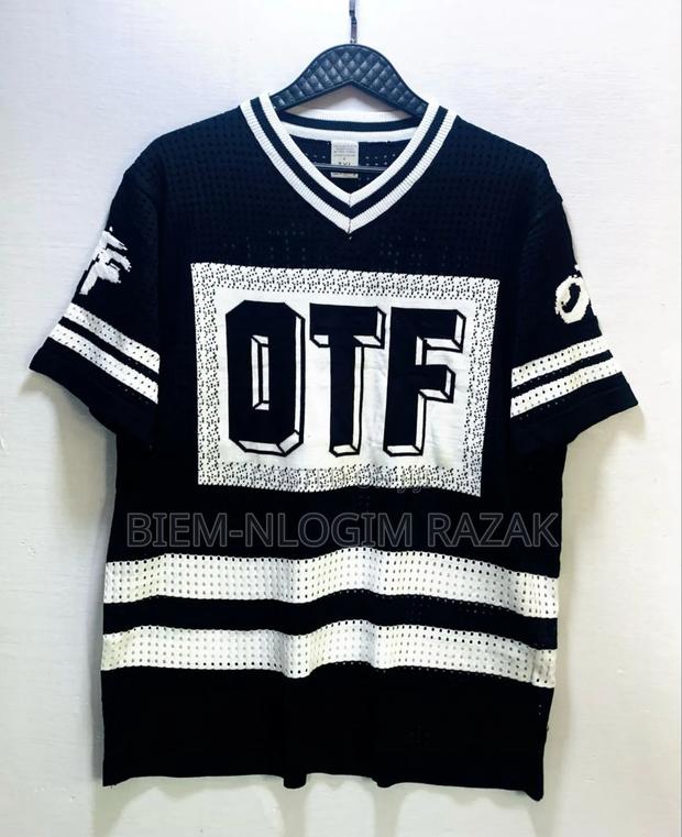 High Quality Off-White Net Round N v-Neck Tops Available · Photo 5