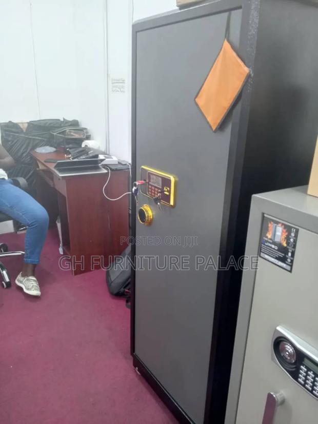 Metal Safe for Office and Home · Photo 1
