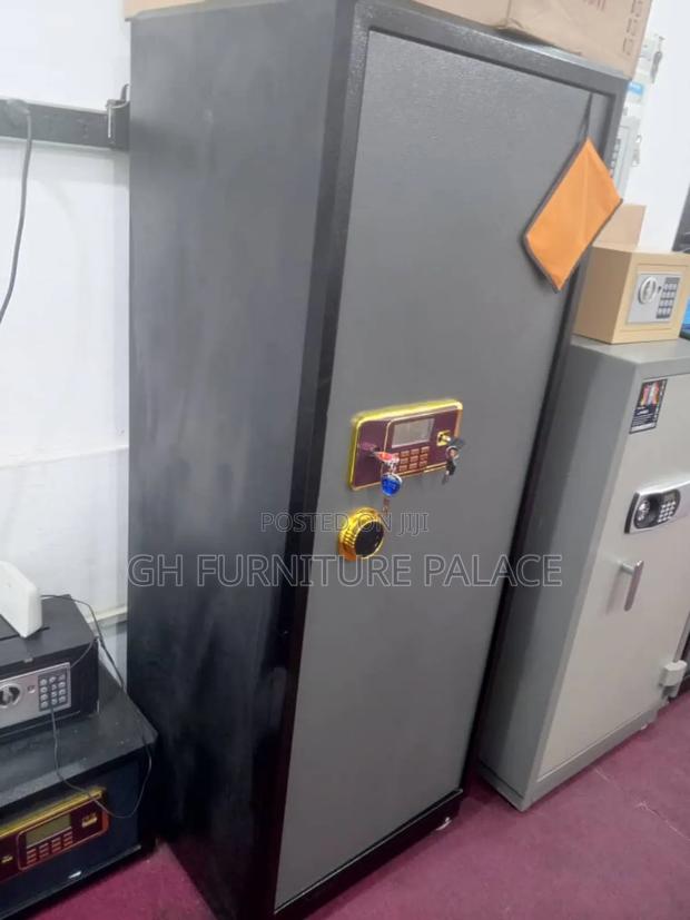 Metal Safe for Office and Home · Photo 2