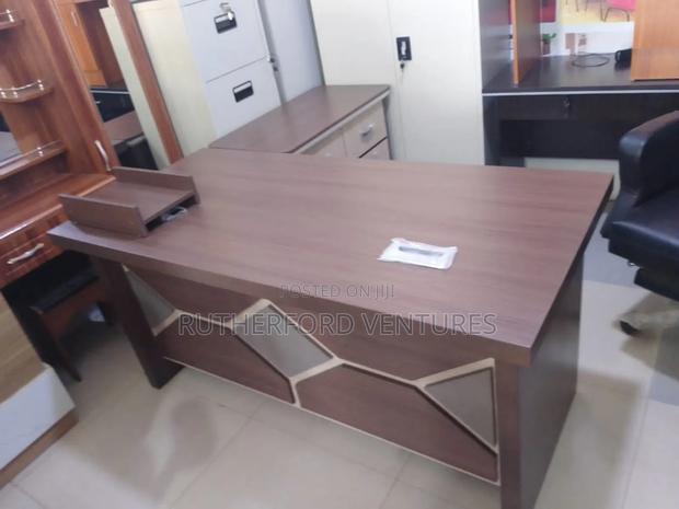 Executive Wooden Table · Photo 1