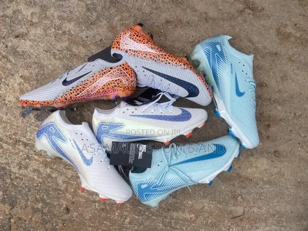 Original Football Boot Nike Available at Cool Price · Photo 1