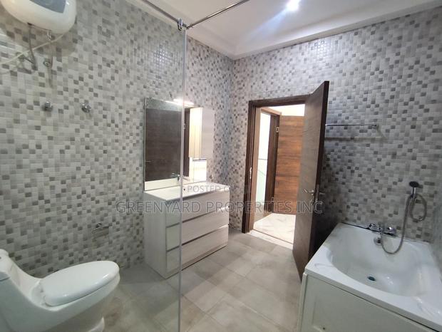 5bdrm House in American House, East Legon for sale · Photo 3