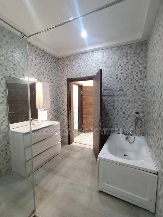 5bdrm House in American House, East Legon for sale · Photo 4
