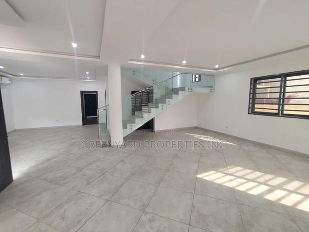5bdrm House in American House, East Legon for sale · Photo 6
