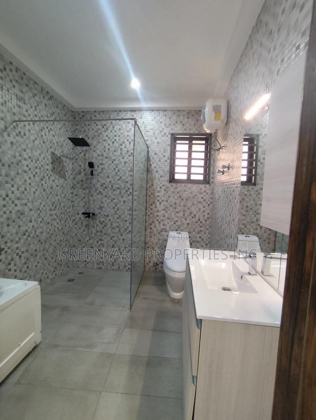 5bdrm House in American House, East Legon for sale · Photo 8