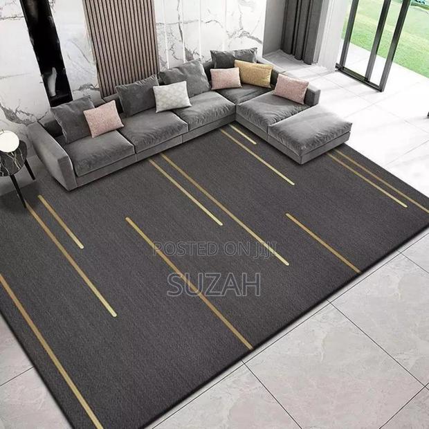 Hall's Middle Rug · Photo 1