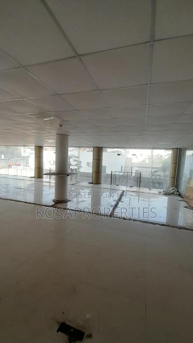 Office Building at Dzorwulu by the N1 Main Road for Rent · Photo 7