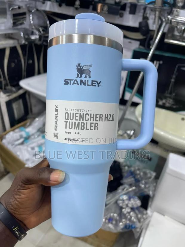 Stanley Cup Baby Blue · Photo 2