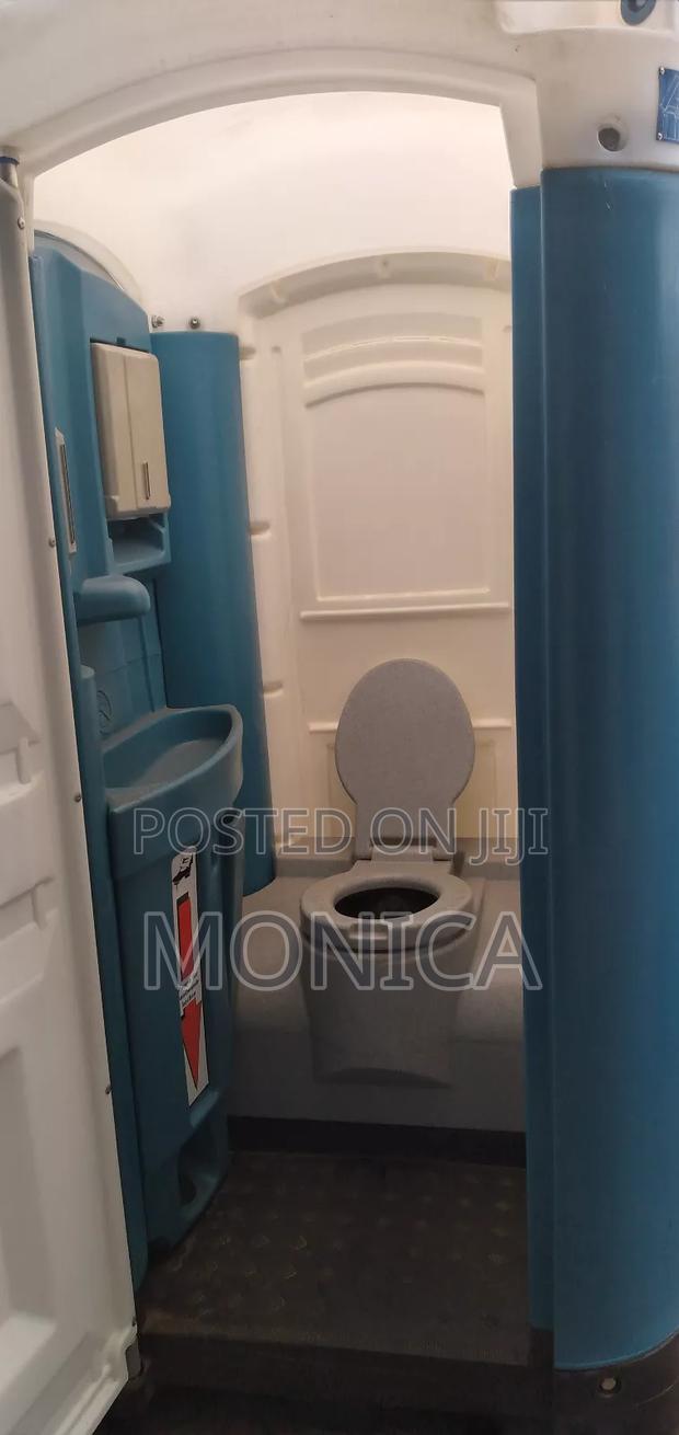 Flushable Mobile Toilets for Rentals · Photo 1