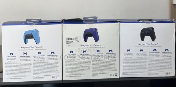 Ps 5 Controllers · Photo 2