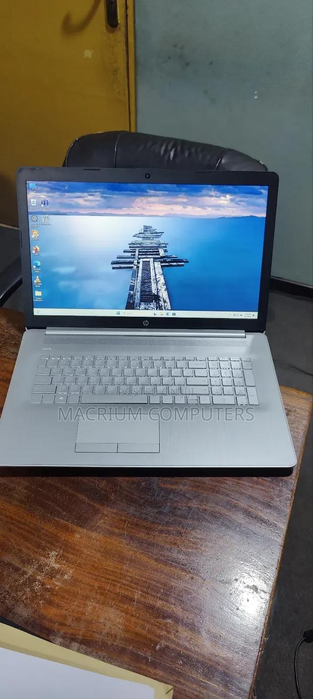 Laptop HP Pavilion 17 8GB Intel Core I5 SSD 256GB · Photo 1
