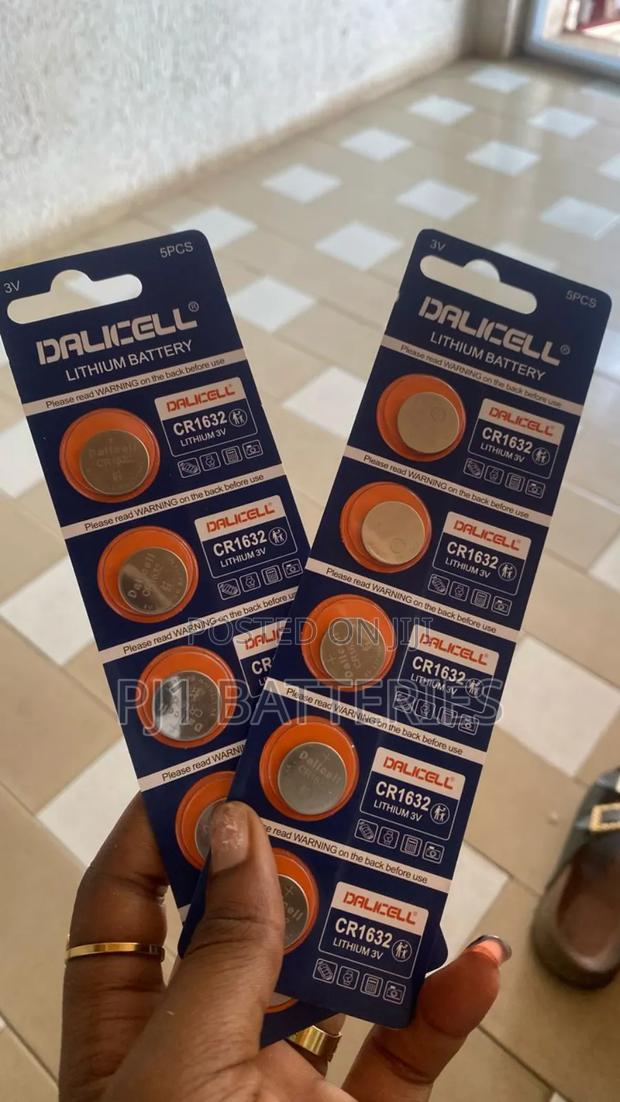 Cr1632 Duracell Batteries · Photo 1