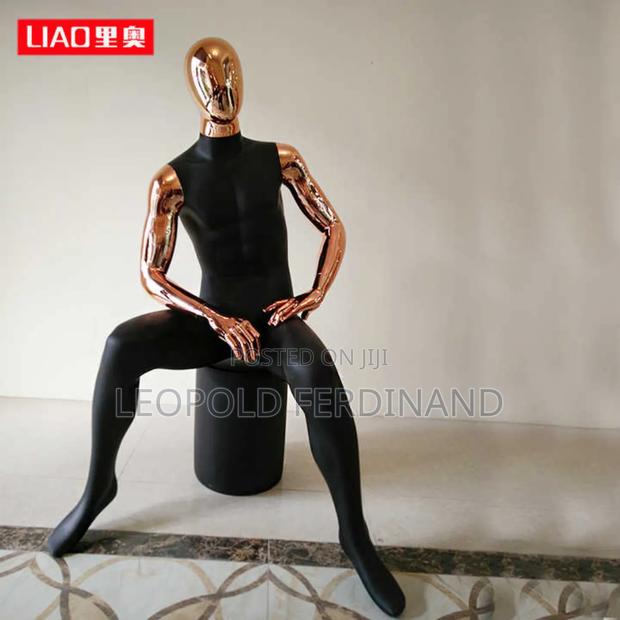 Sitting Mena Mannequins · Photo 1