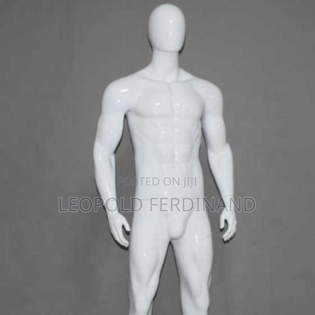 Male White Muscular Mannequins · Photo 1