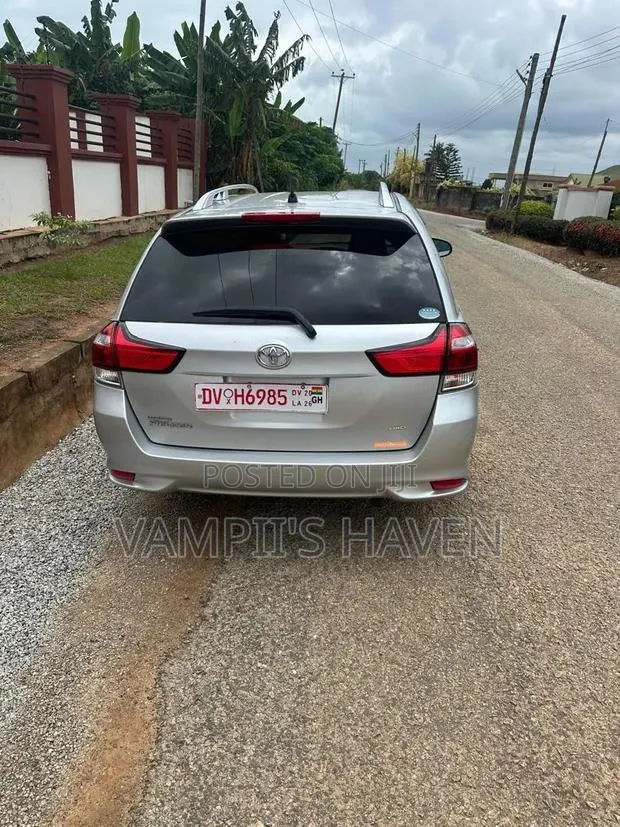 Toyota Corolla Fielder 1.5 Petrol AWD 2016 Silver · Photo 1