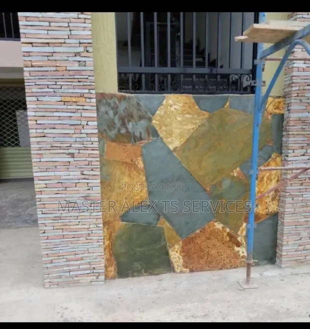 Expert Cutting Stone Layers · Photo 1