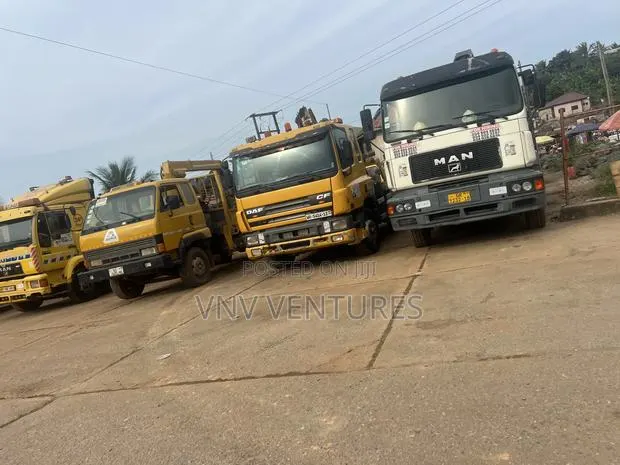 Self Loader Crane Trucks and Towing Trucks for Hiring · Photo 1