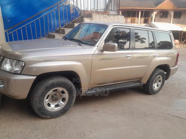 Nissan Patrol 2012 · Photo 2