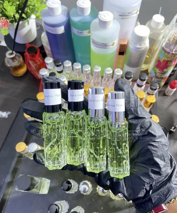 Usa Undiluted Perfume Oil · Photo 1