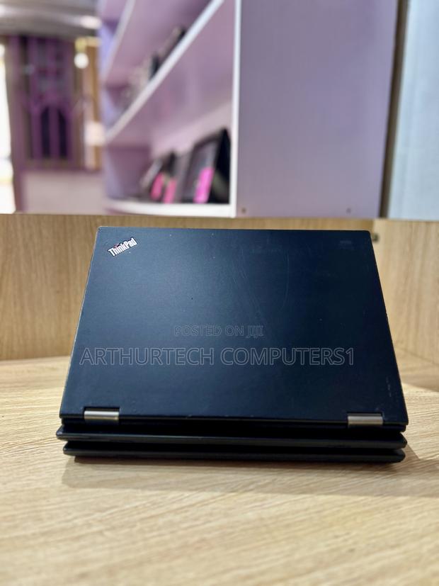 Laptop Lenovo ThinkPad Yoga 8GB Intel Core i5 SSD 256GB · Photo 1