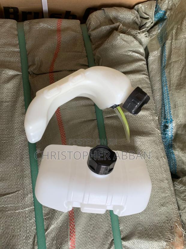 Brush Cutter Fuel Tank · Photo 1