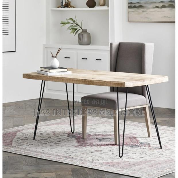 Galleta Natural Finish
Desk · Photo 1