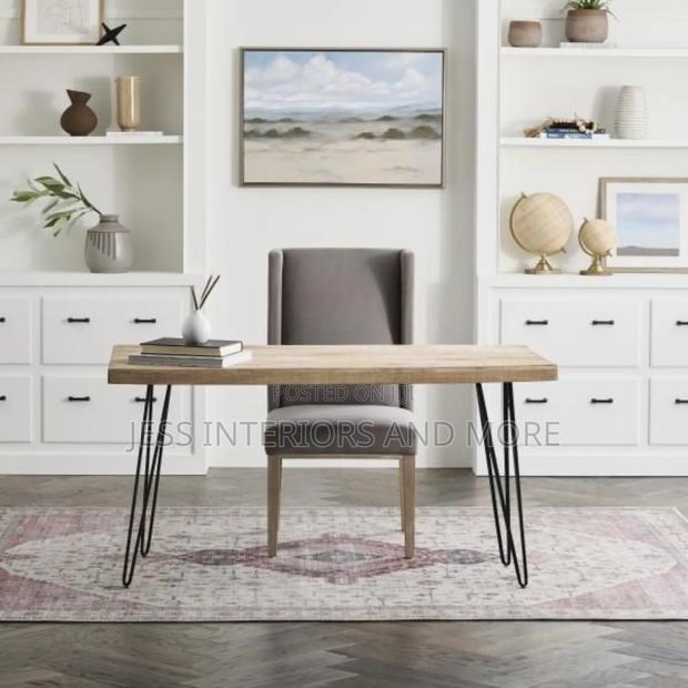 Galleta Natural Finish
Desk · Photo 2