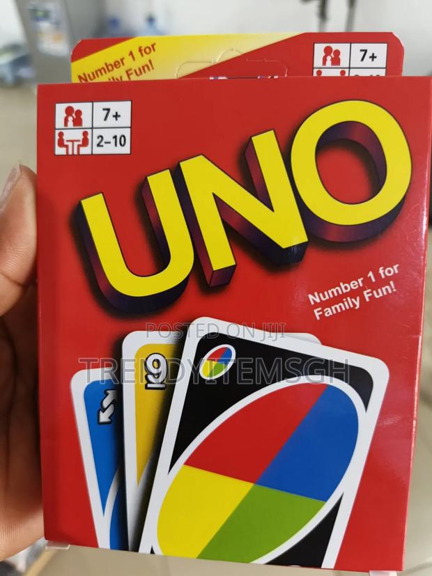 Uno Card Family Fun Game · Photo 1