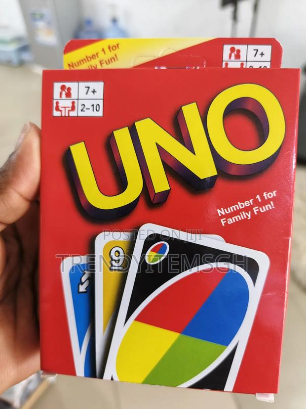 Uno Card Family Fun Game · Photo 2